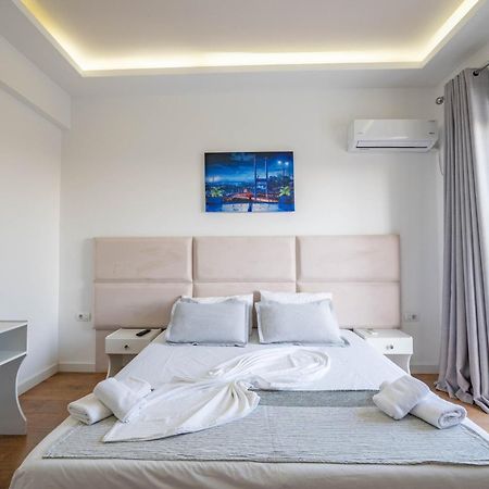 Hotel Myrtai - City Center Sarande Bagian luar foto