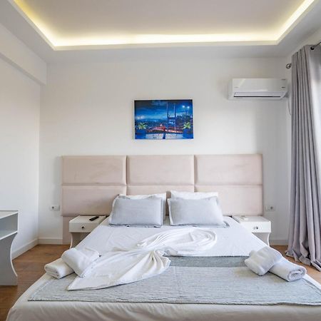 Hotel Myrtai - City Center Sarande Bagian luar foto