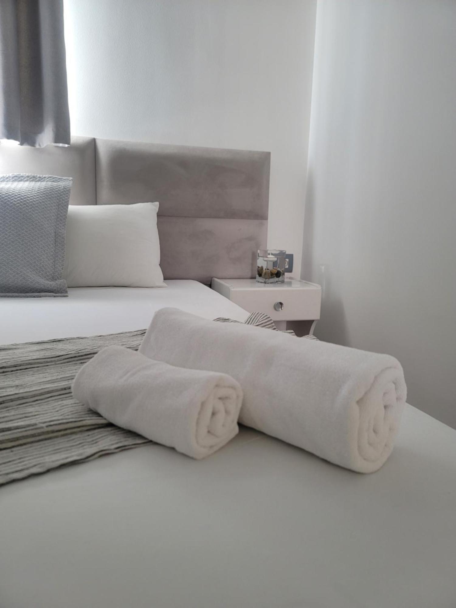 Hotel Myrtai - City Center Sarande Bagian luar foto
