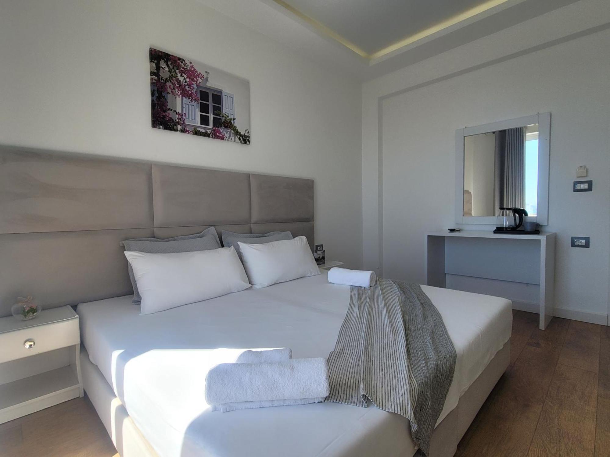 Hotel Myrtai - City Center Sarande Bagian luar foto