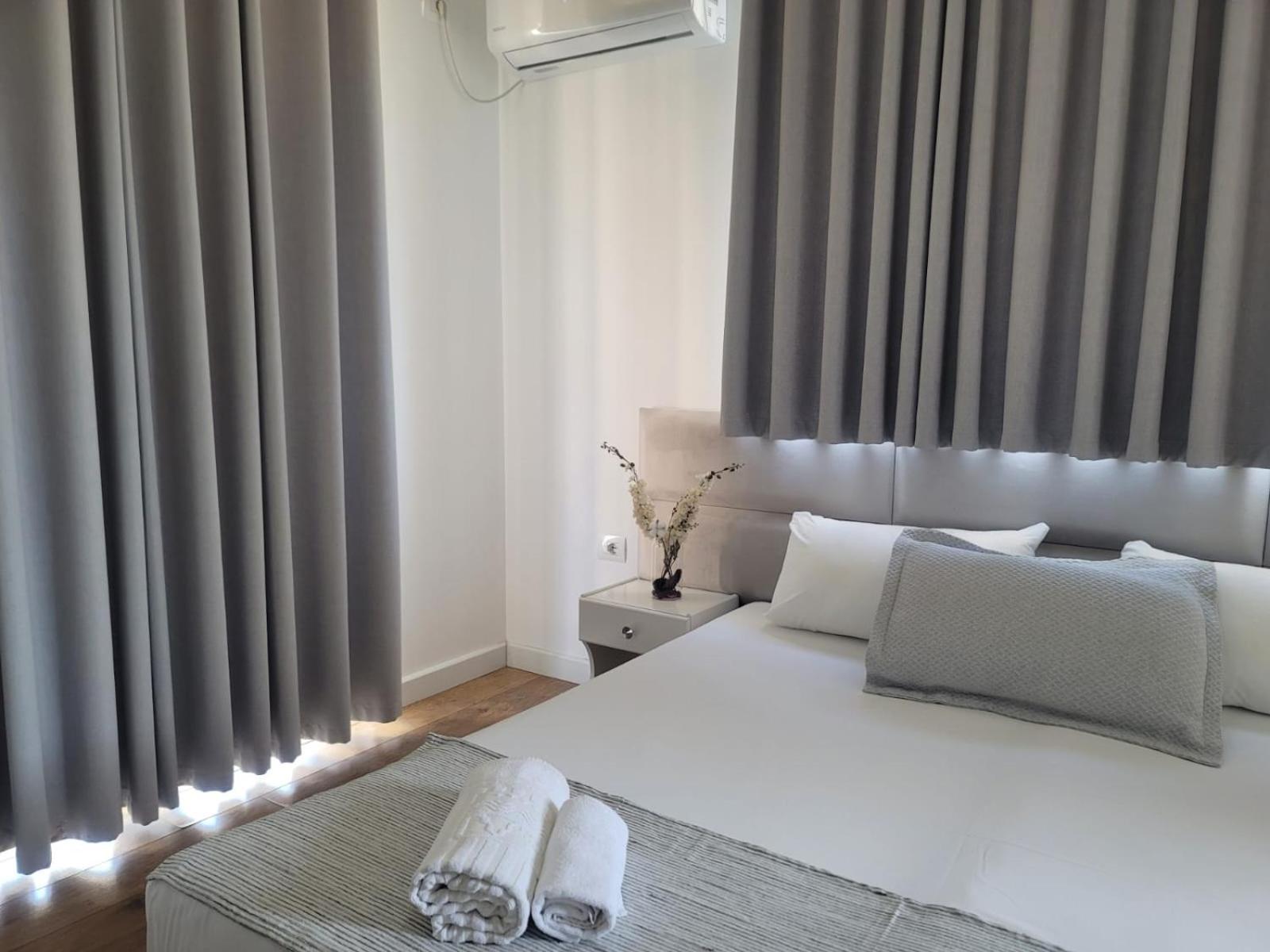 Hotel Myrtai - City Center Sarande Bagian luar foto