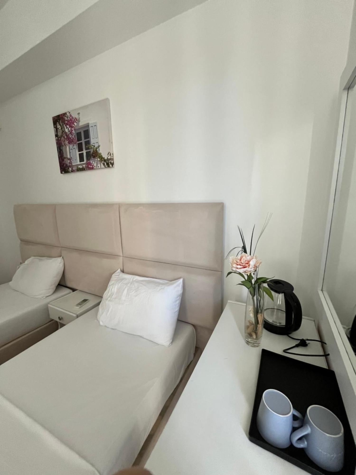 Hotel Myrtai - City Center Sarande Bagian luar foto