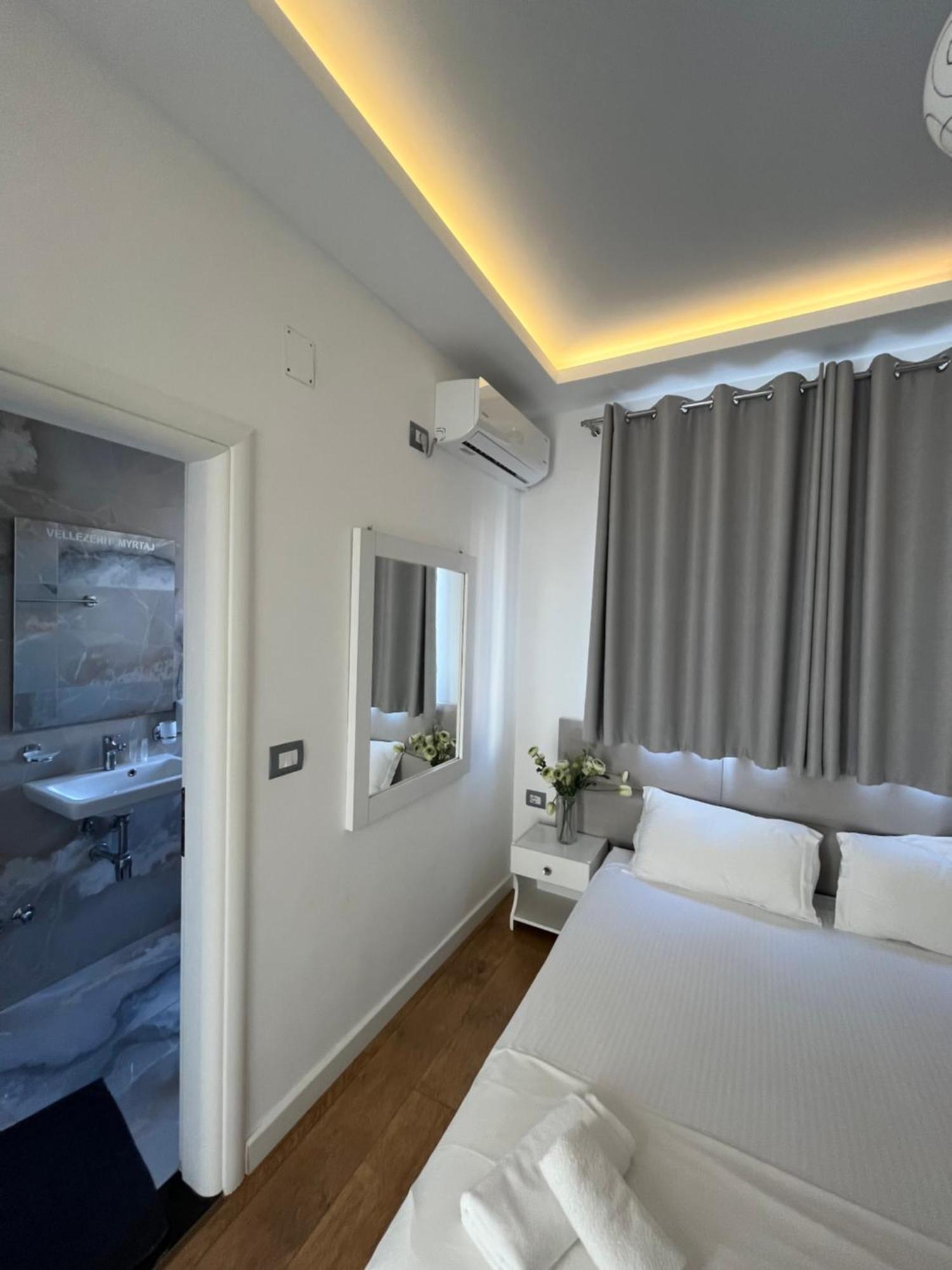 Hotel Myrtai - City Center Sarande Bagian luar foto