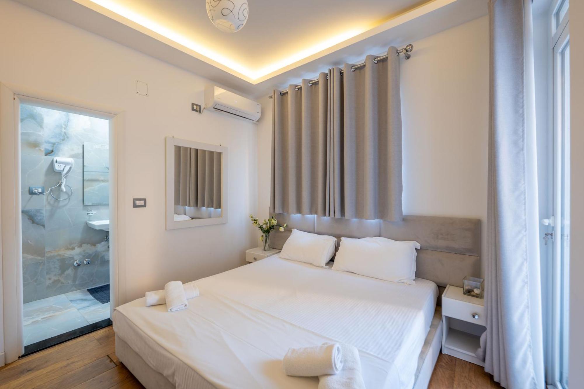 Hotel Myrtai - City Center Sarande Bagian luar foto