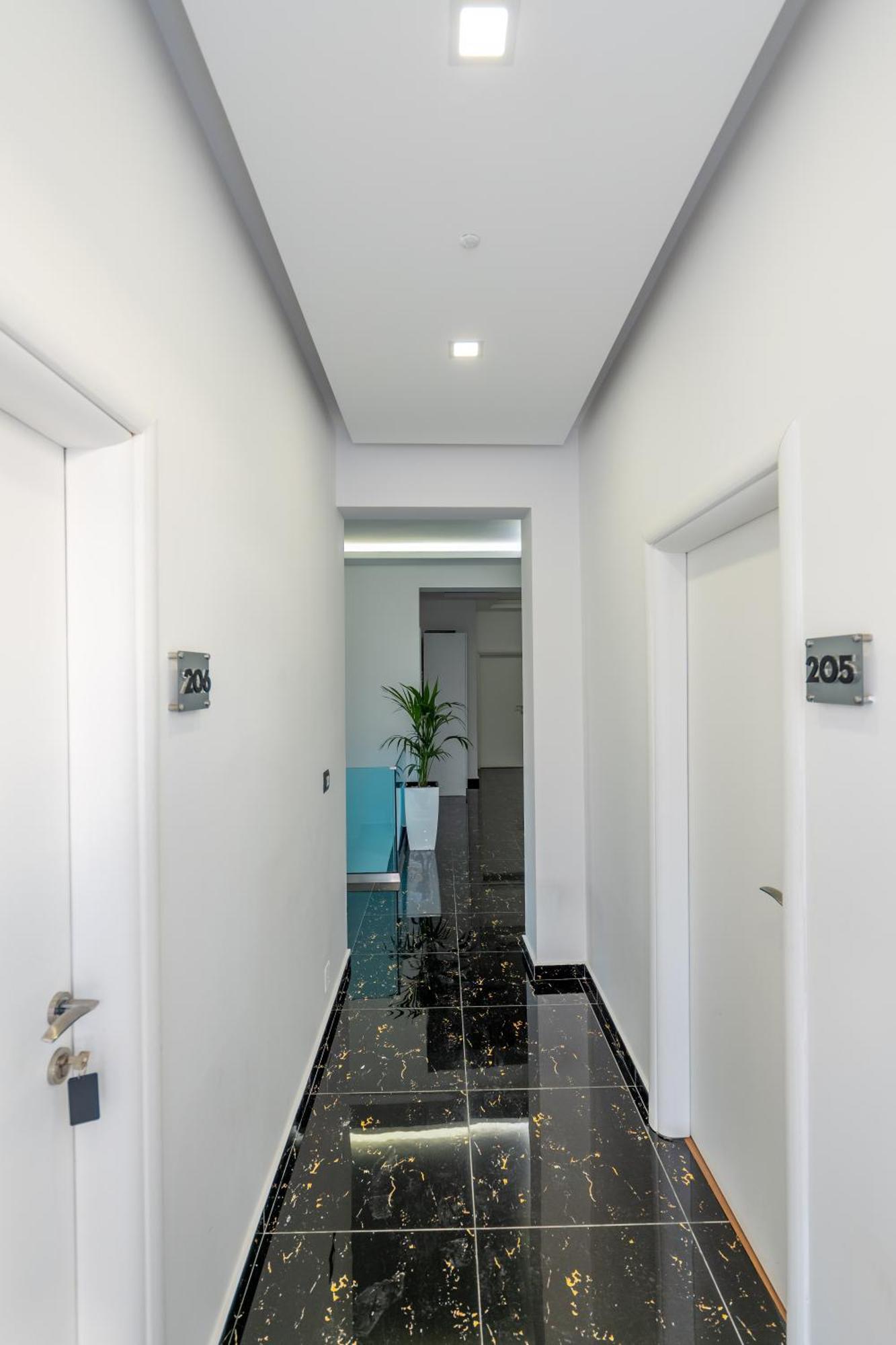 Hotel Myrtai - City Center Sarande Bagian luar foto