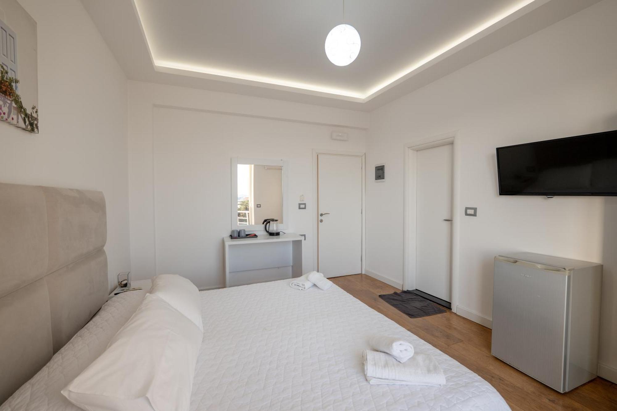 Hotel Myrtai - City Center Sarande Bagian luar foto