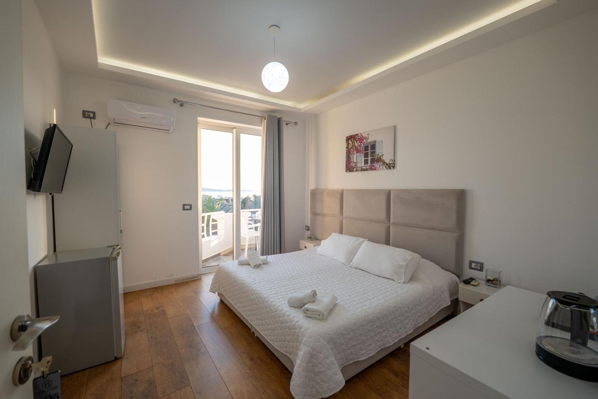 Hotel Myrtai - City Center Sarande Bagian luar foto