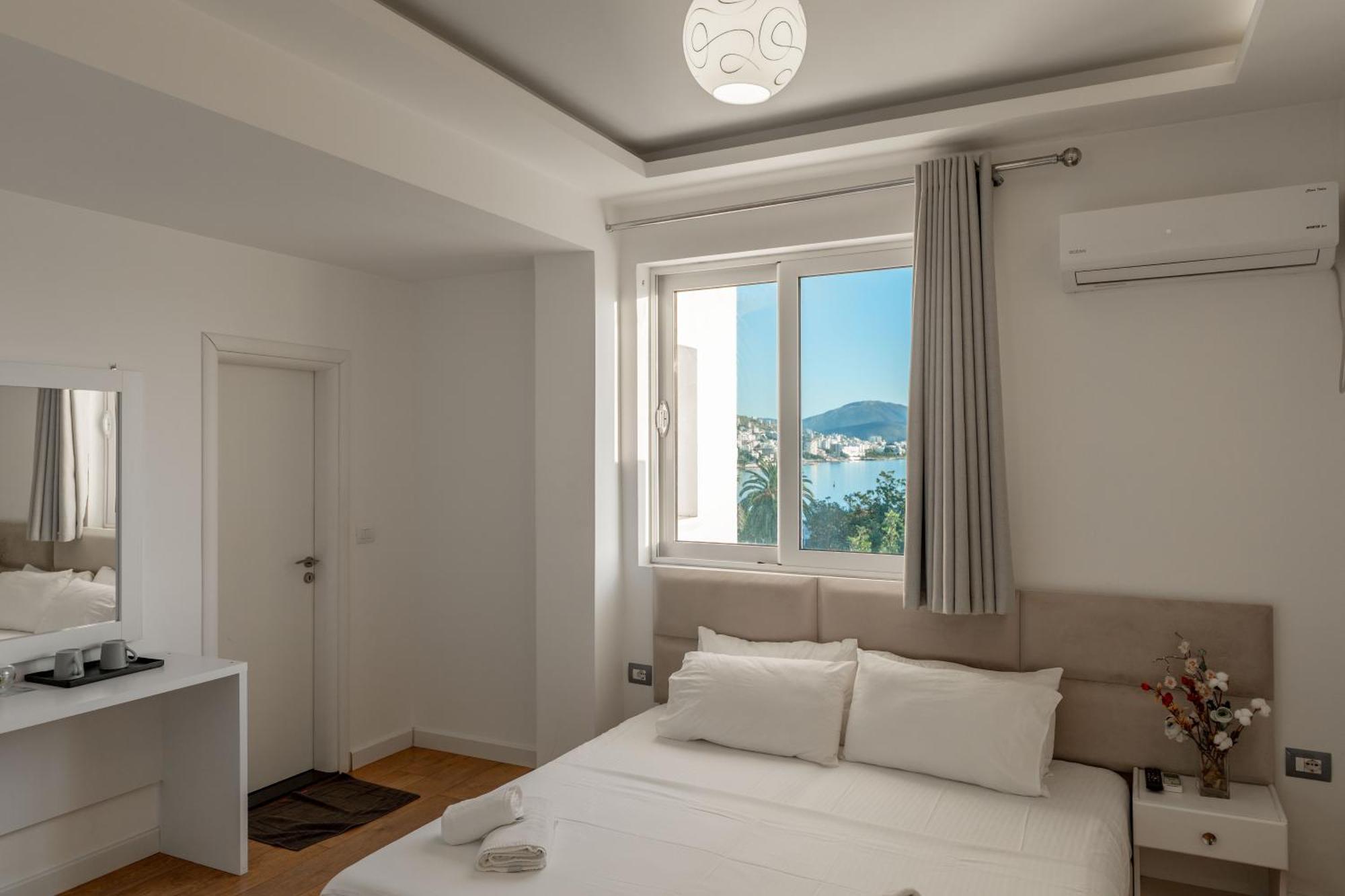 Hotel Myrtai - City Center Sarande Bagian luar foto