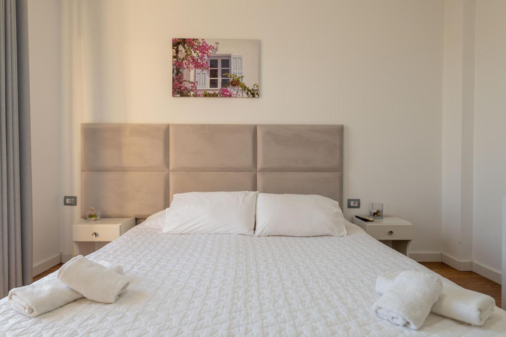 Hotel Myrtai - City Center Sarande Bagian luar foto