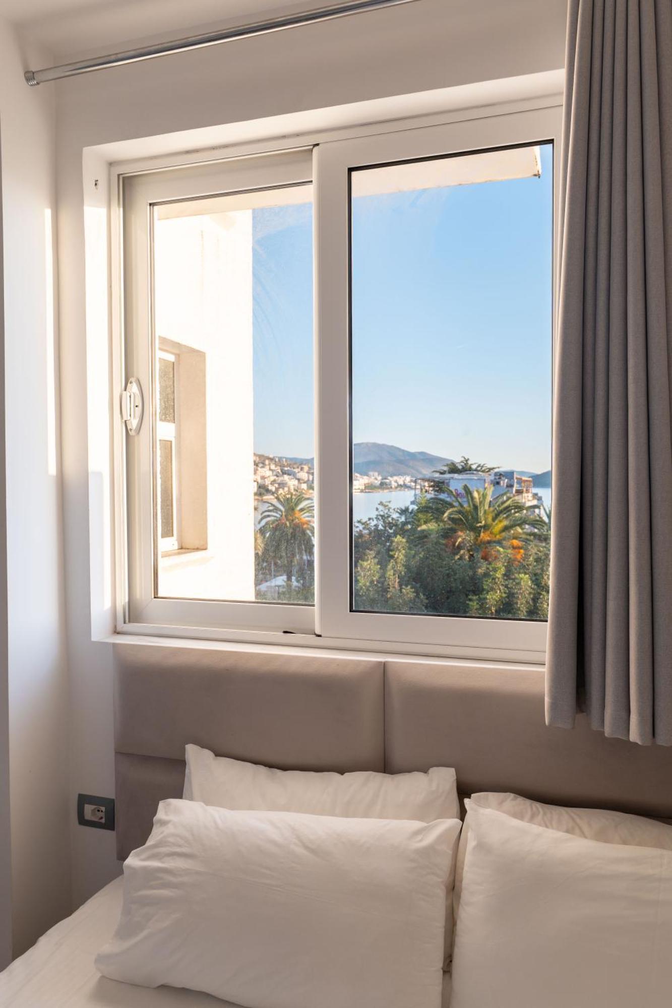 Hotel Myrtai - City Center Sarande Bagian luar foto