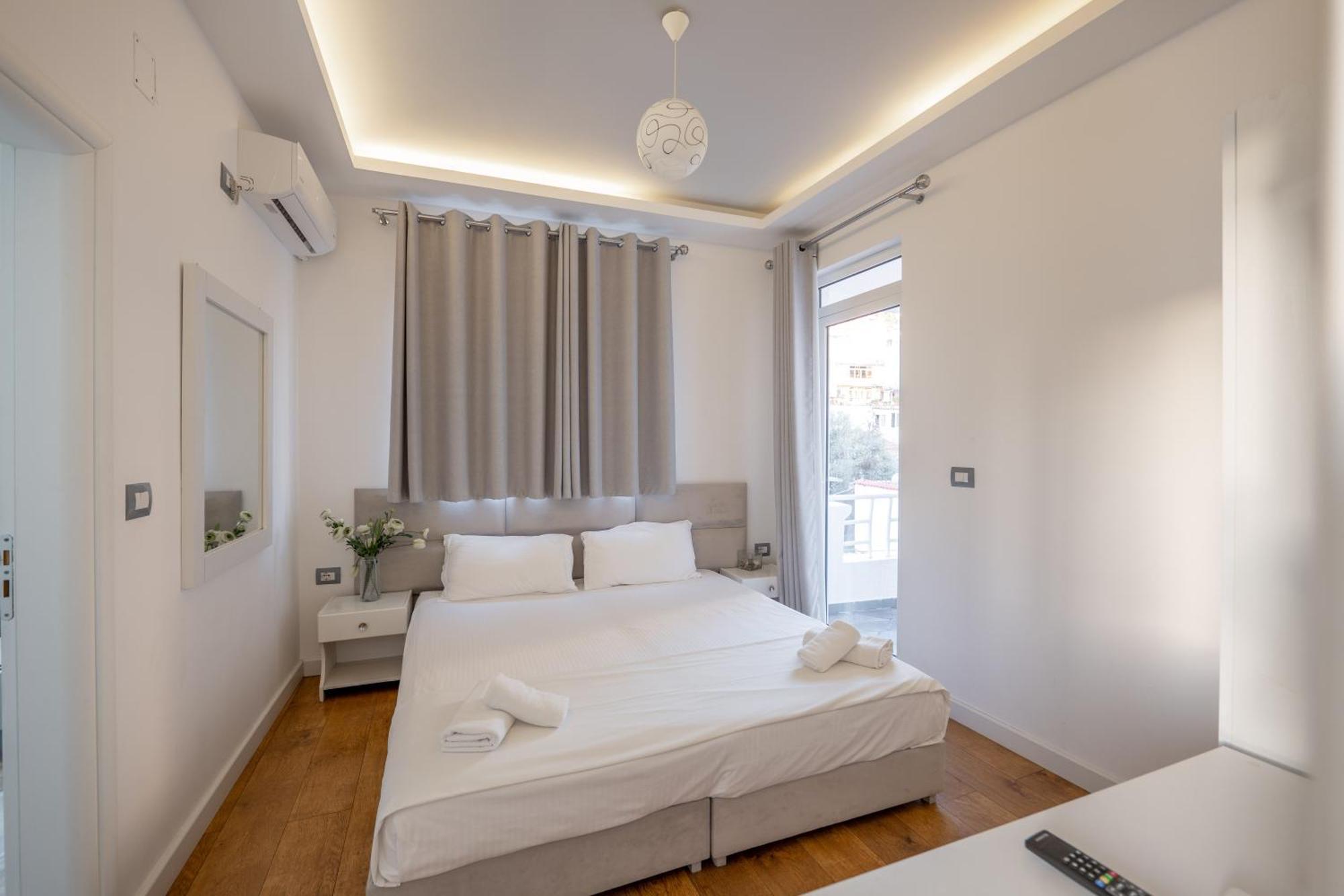 Hotel Myrtai - City Center Sarande Bagian luar foto