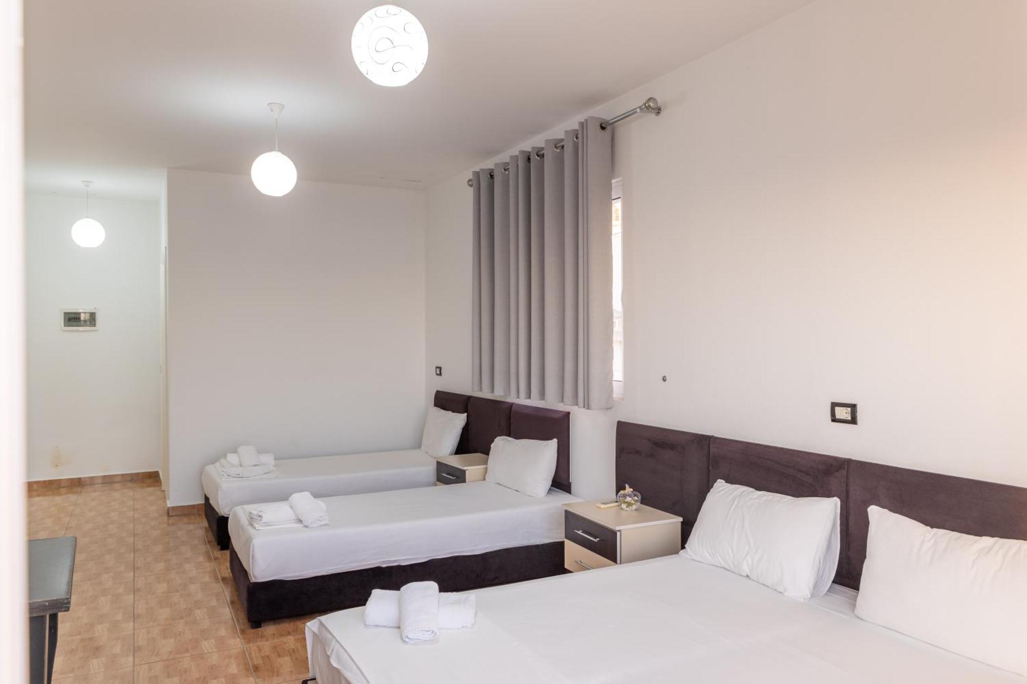 Hotel Myrtai - City Center Sarande Bagian luar foto
