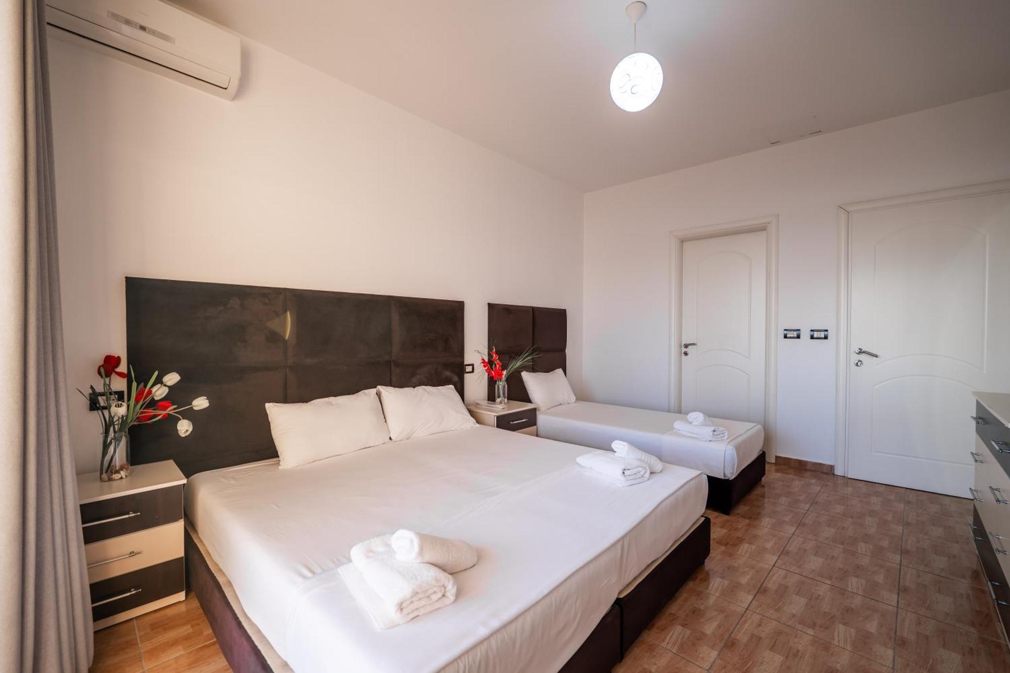 Hotel Myrtai - City Center Sarande Bagian luar foto