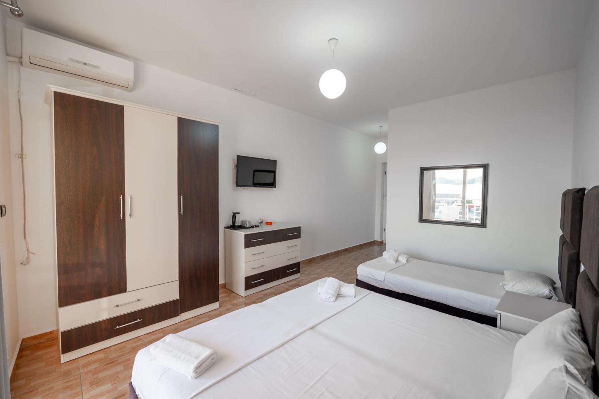 Hotel Myrtai - City Center Sarande Bagian luar foto