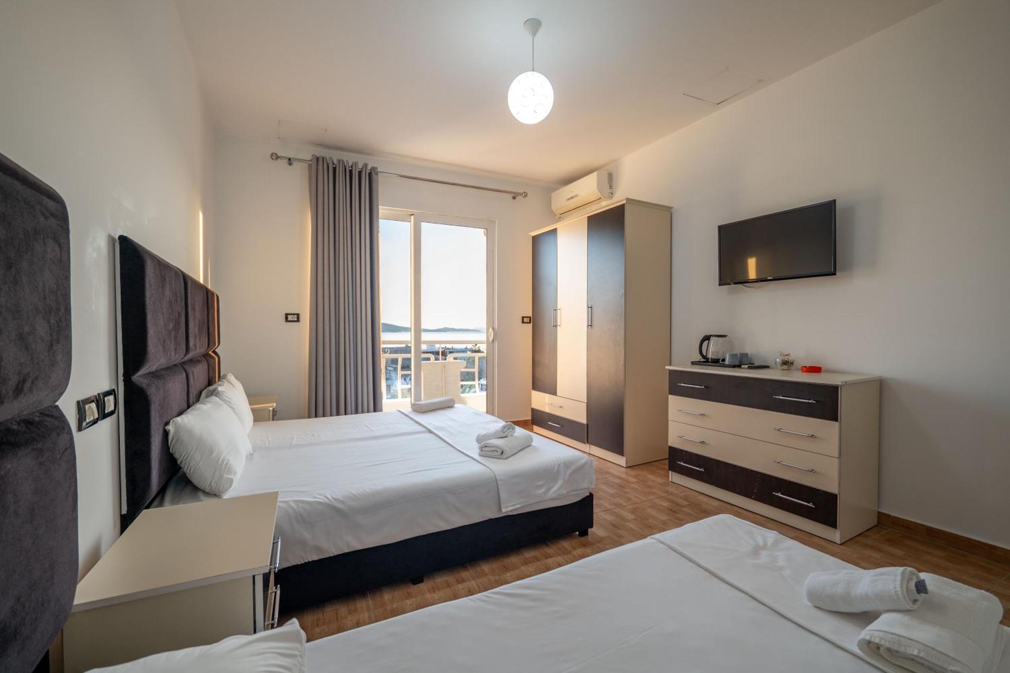 Hotel Myrtai - City Center Sarande Bagian luar foto