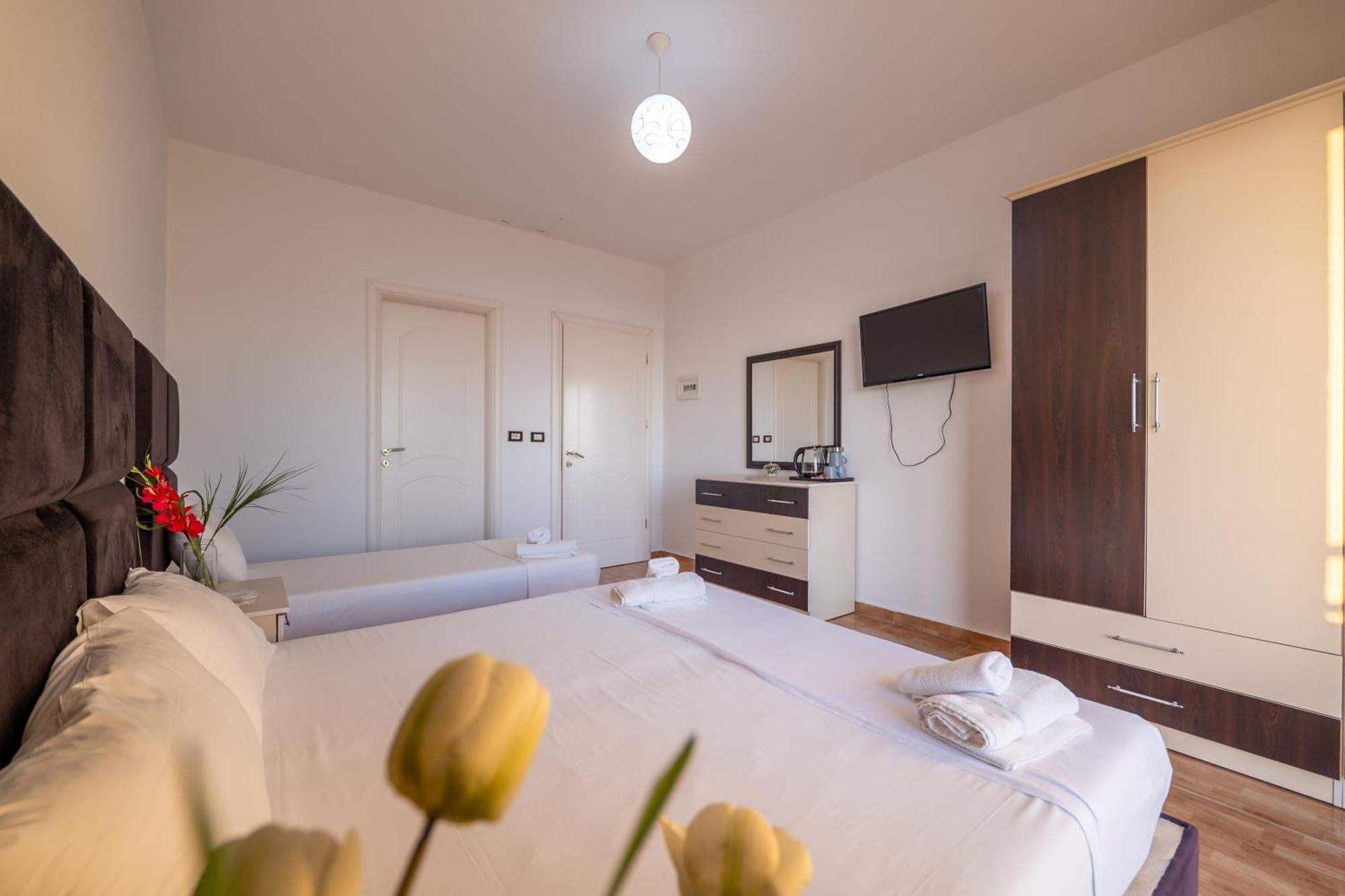 Hotel Myrtai - City Center Sarande Bagian luar foto