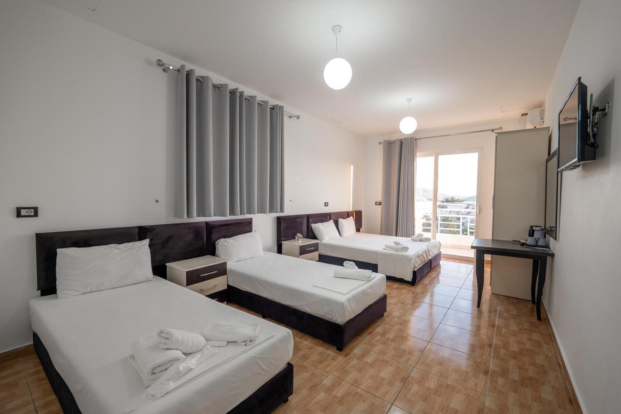 Hotel Myrtai - City Center Sarande Bagian luar foto
