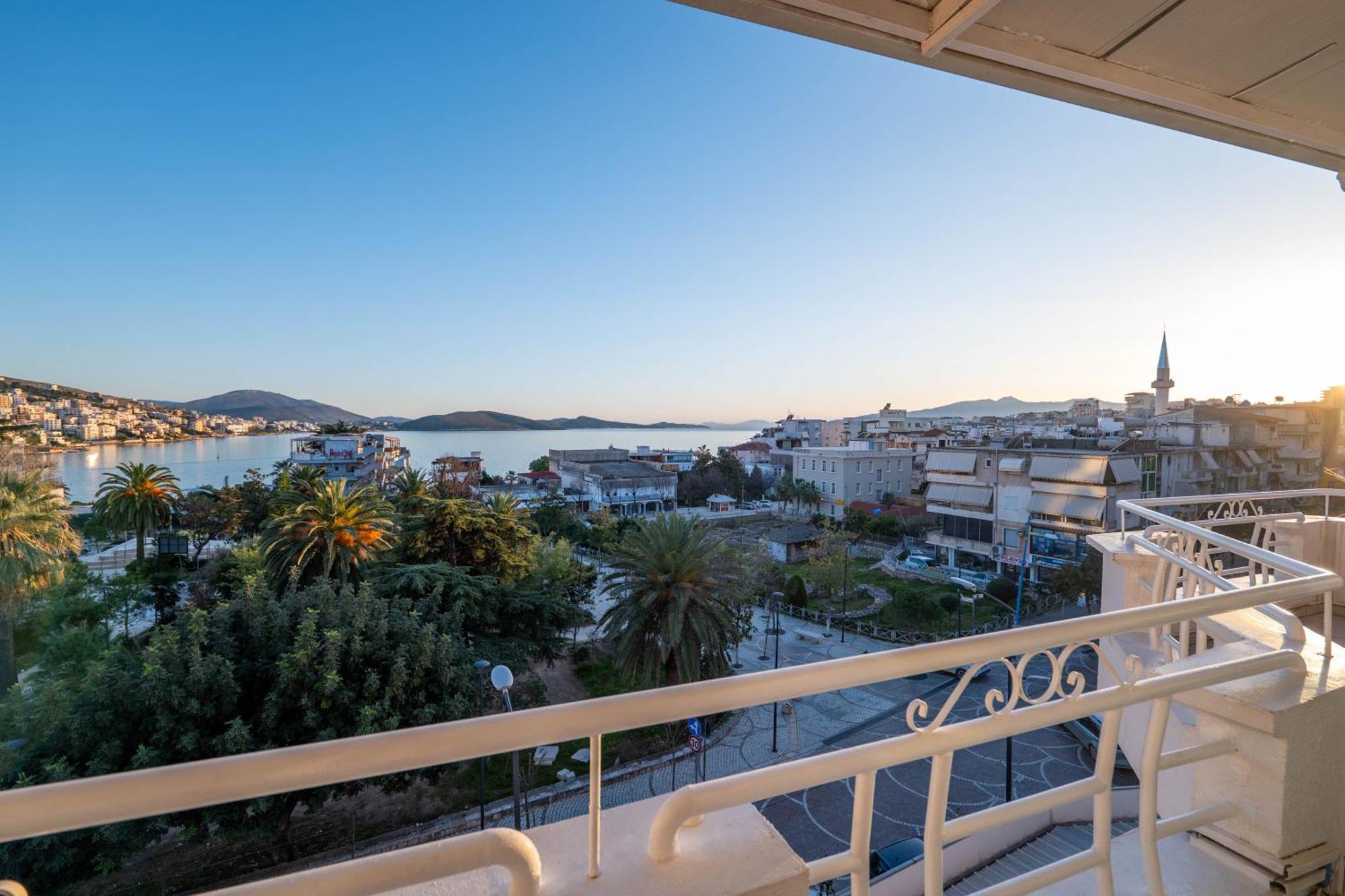 Hotel Myrtai - City Center Sarande Bagian luar foto