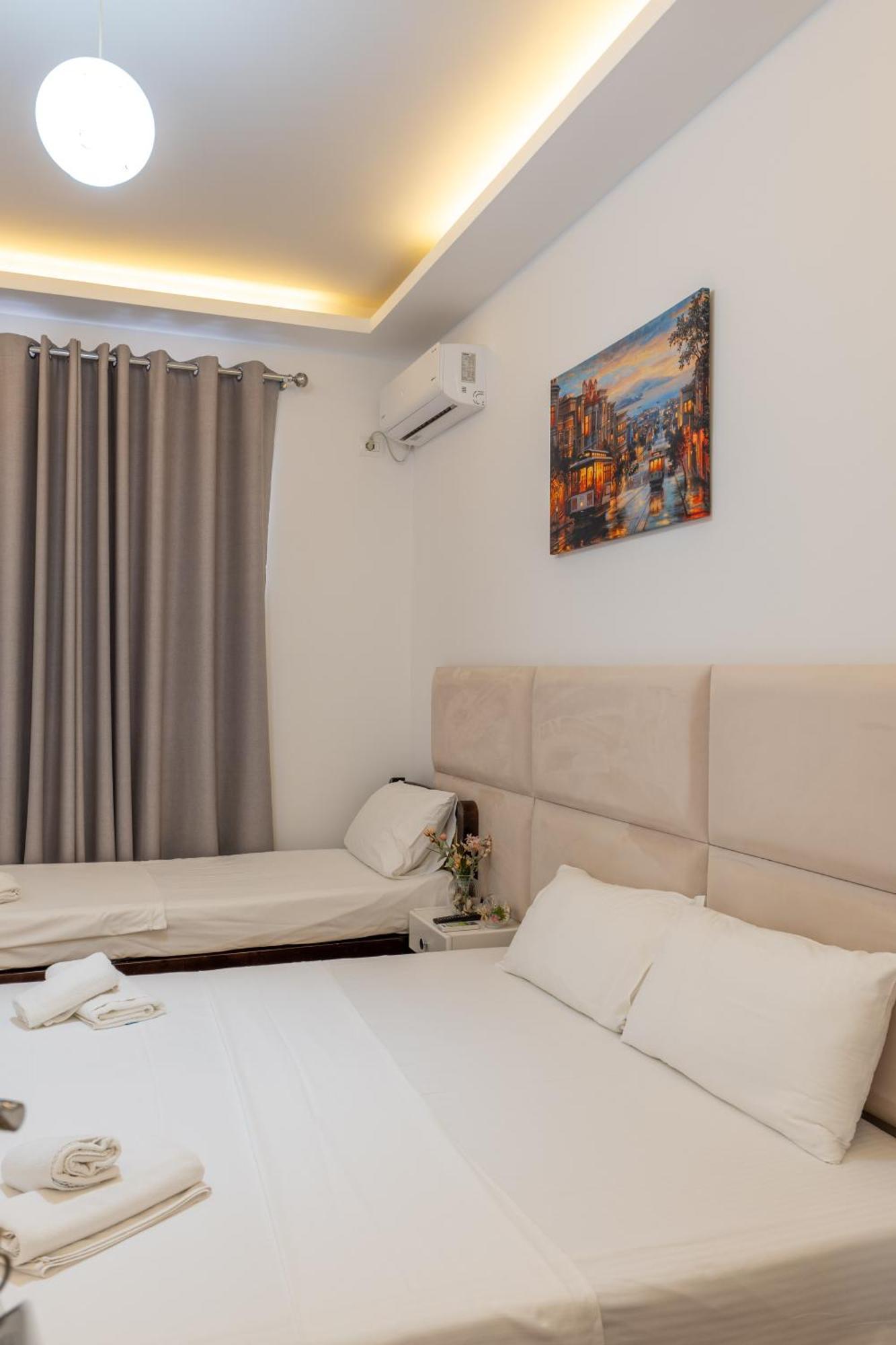 Hotel Myrtai - City Center Sarande Bagian luar foto