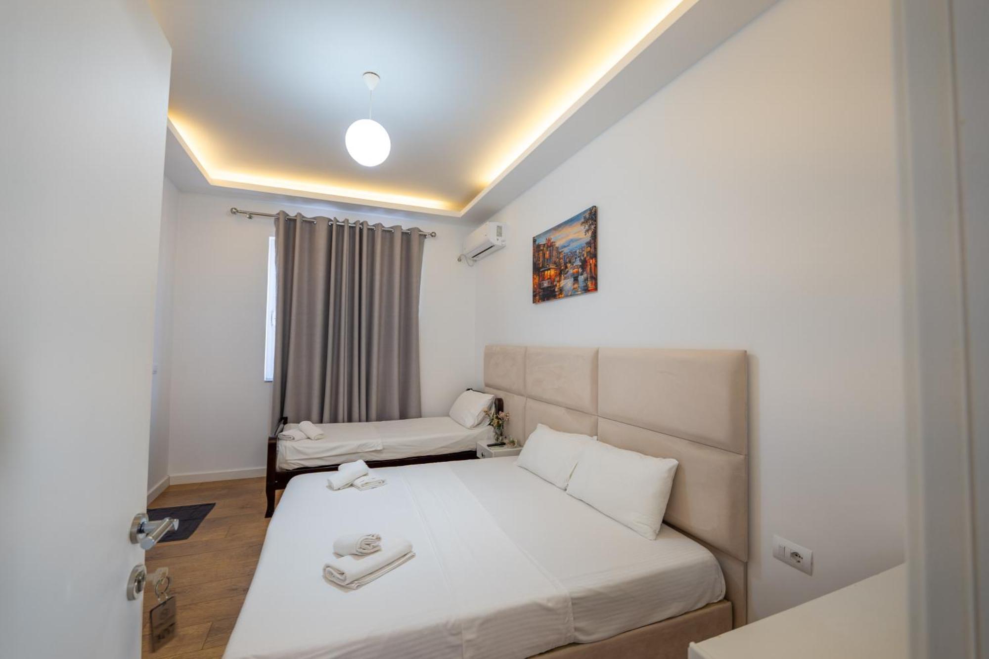 Hotel Myrtai - City Center Sarande Bagian luar foto