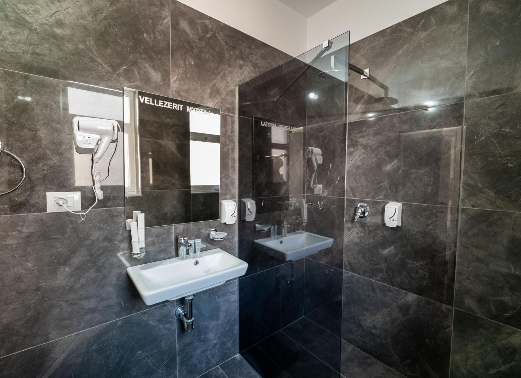Hotel Myrtai - City Center Sarande Bagian luar foto