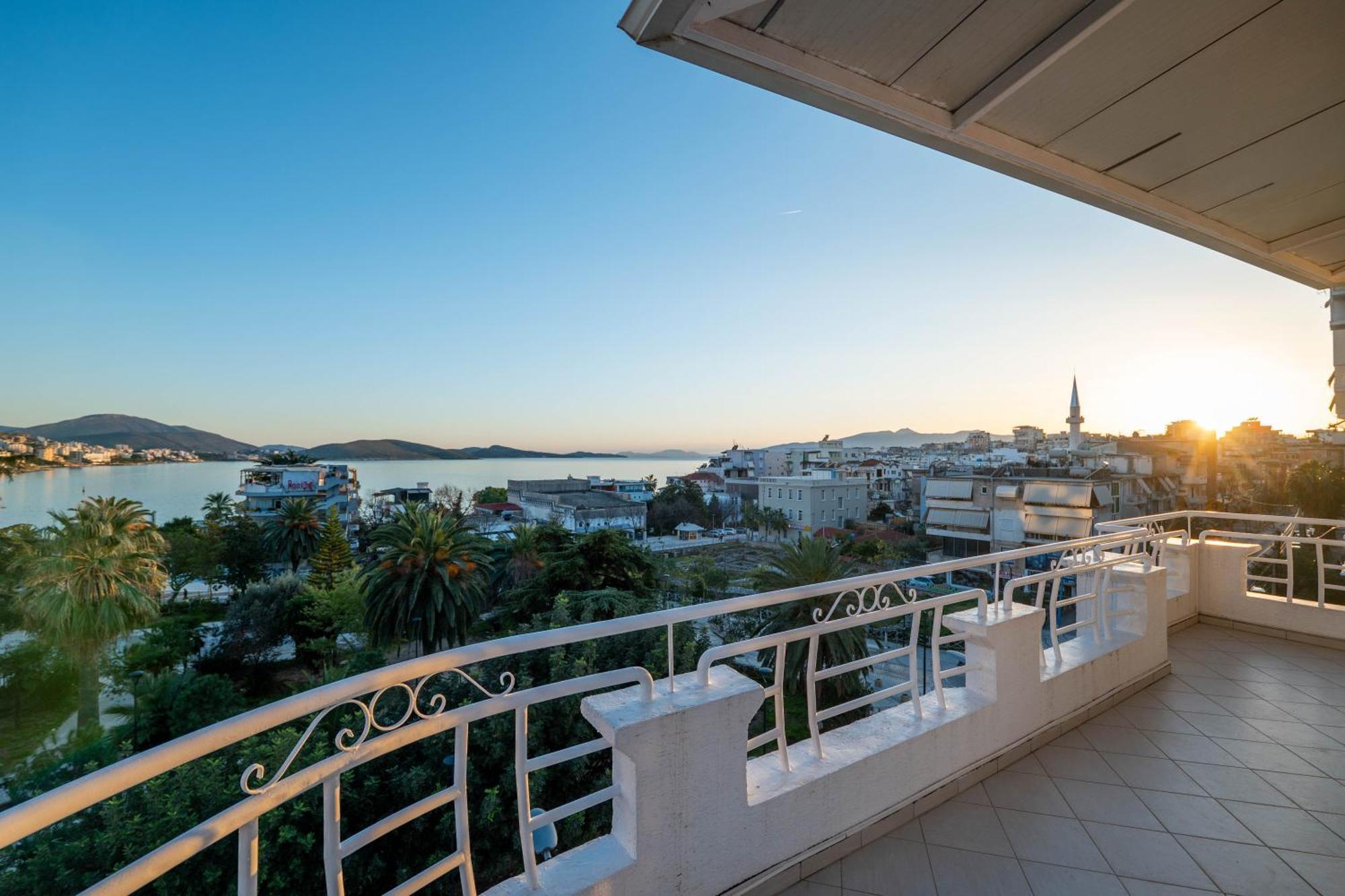 Hotel Myrtai - City Center Sarande Bagian luar foto