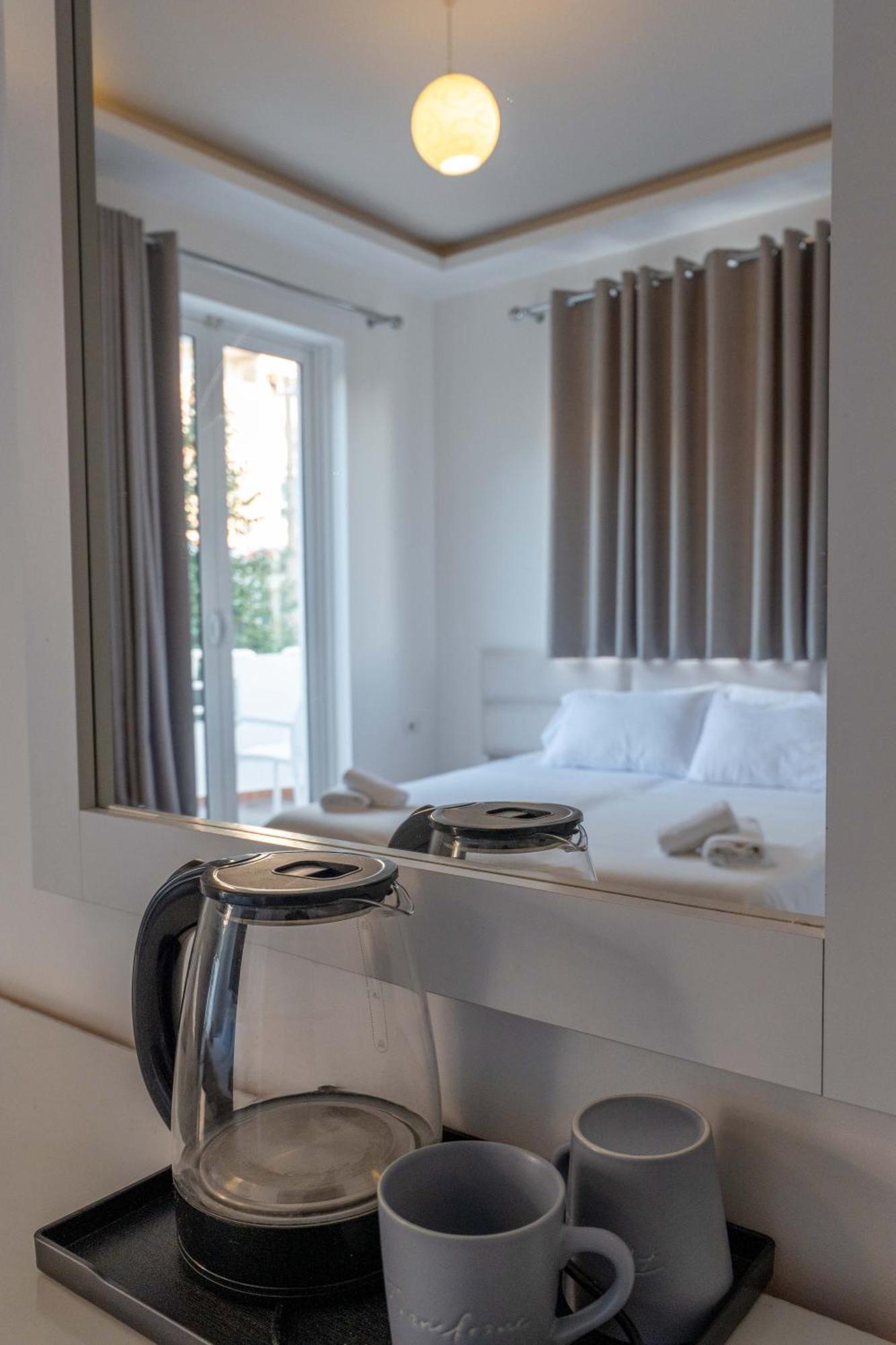 Hotel Myrtai - City Center Sarande Bagian luar foto
