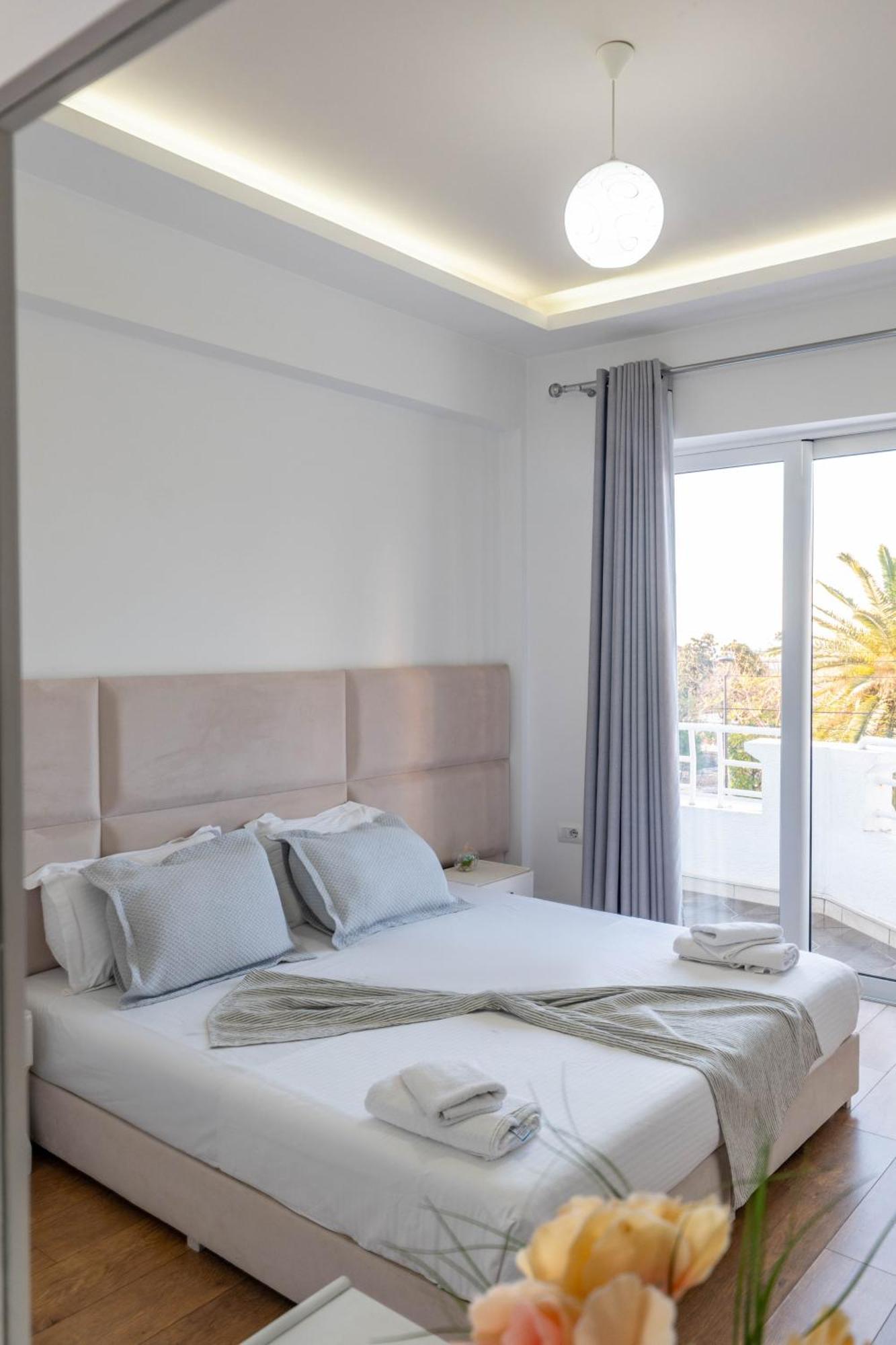 Hotel Myrtai - City Center Sarande Bagian luar foto