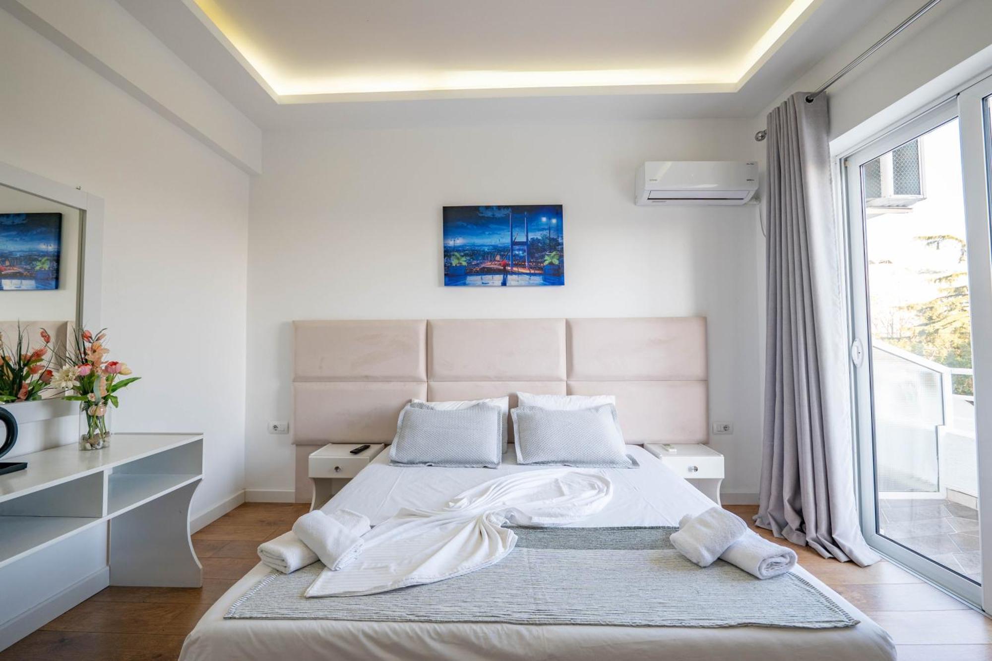 Hotel Myrtai - City Center Sarande Bagian luar foto