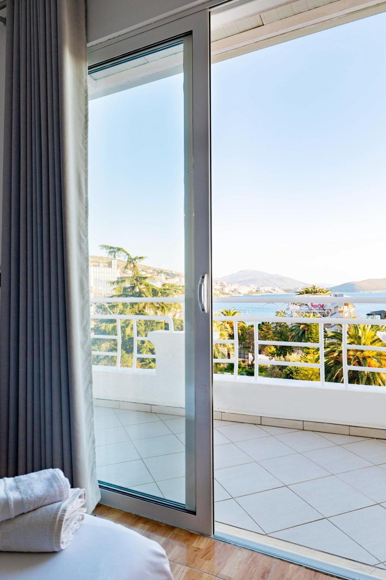 Hotel Myrtai - City Center Sarande Bagian luar foto