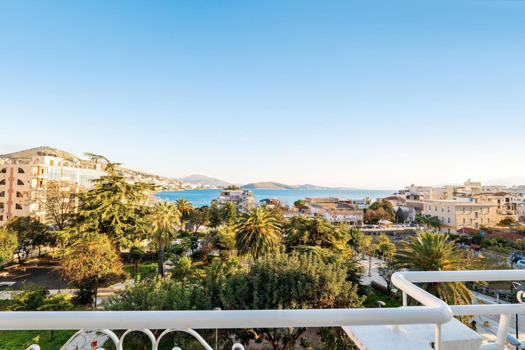 Hotel Myrtai - City Center Sarande Bagian luar foto