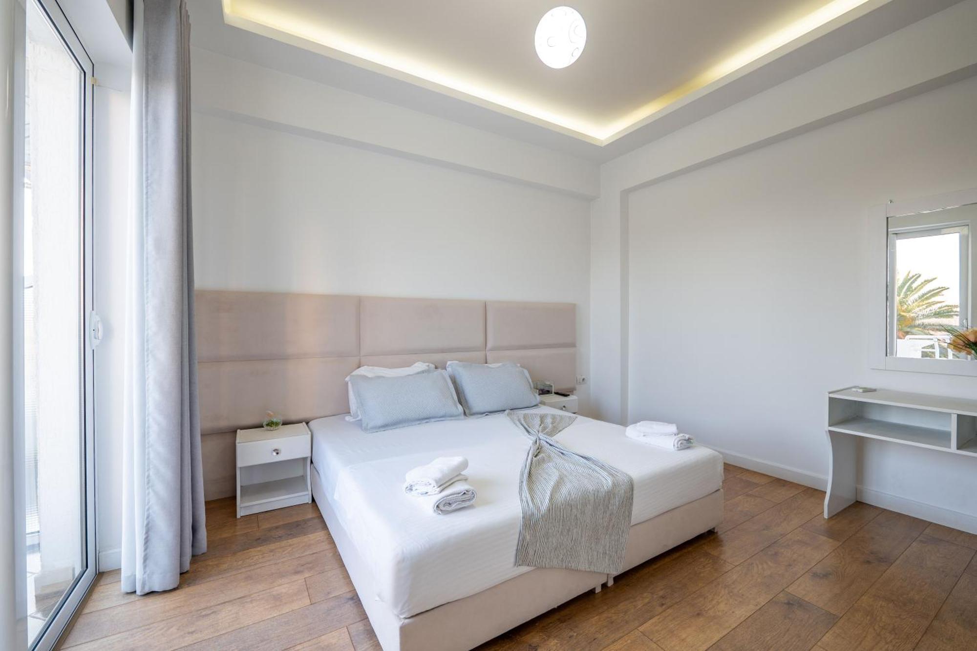 Hotel Myrtai - City Center Sarande Bagian luar foto