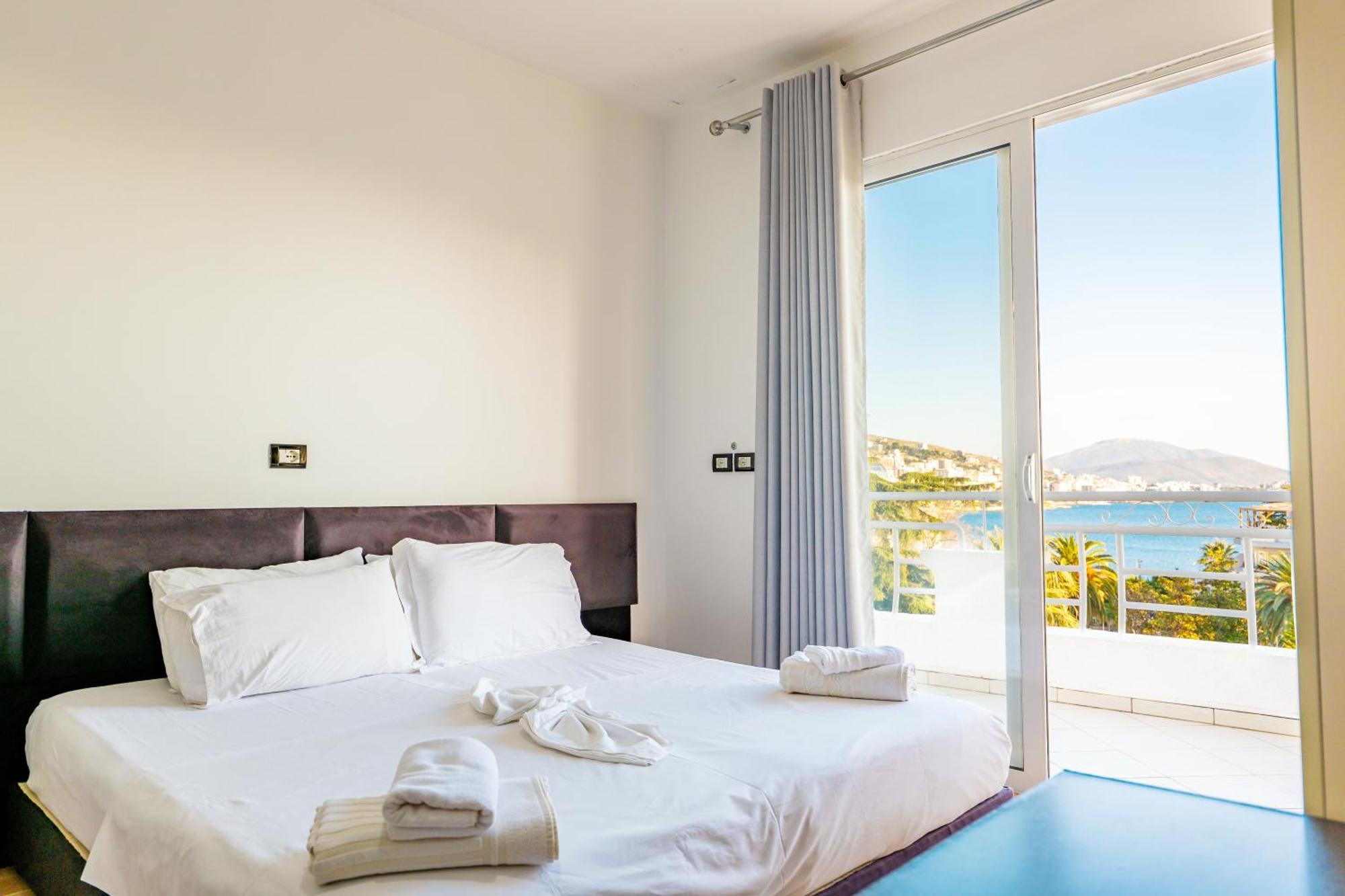 Hotel Myrtai - City Center Sarande Ruang foto